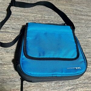 NWOT Nintendo DS double zippered shoulder bag.